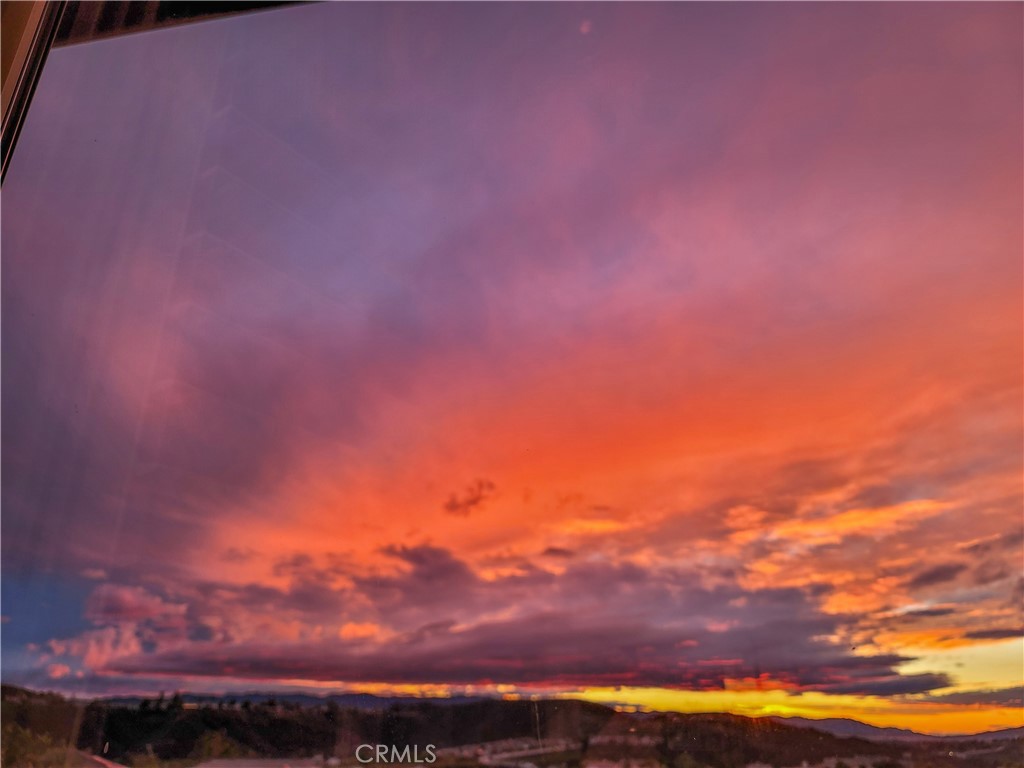 https://media.crmls.org/medias/b5a31577-9bb9-46fb-82eb-7e22859a5116.jpg?preset=X-Large