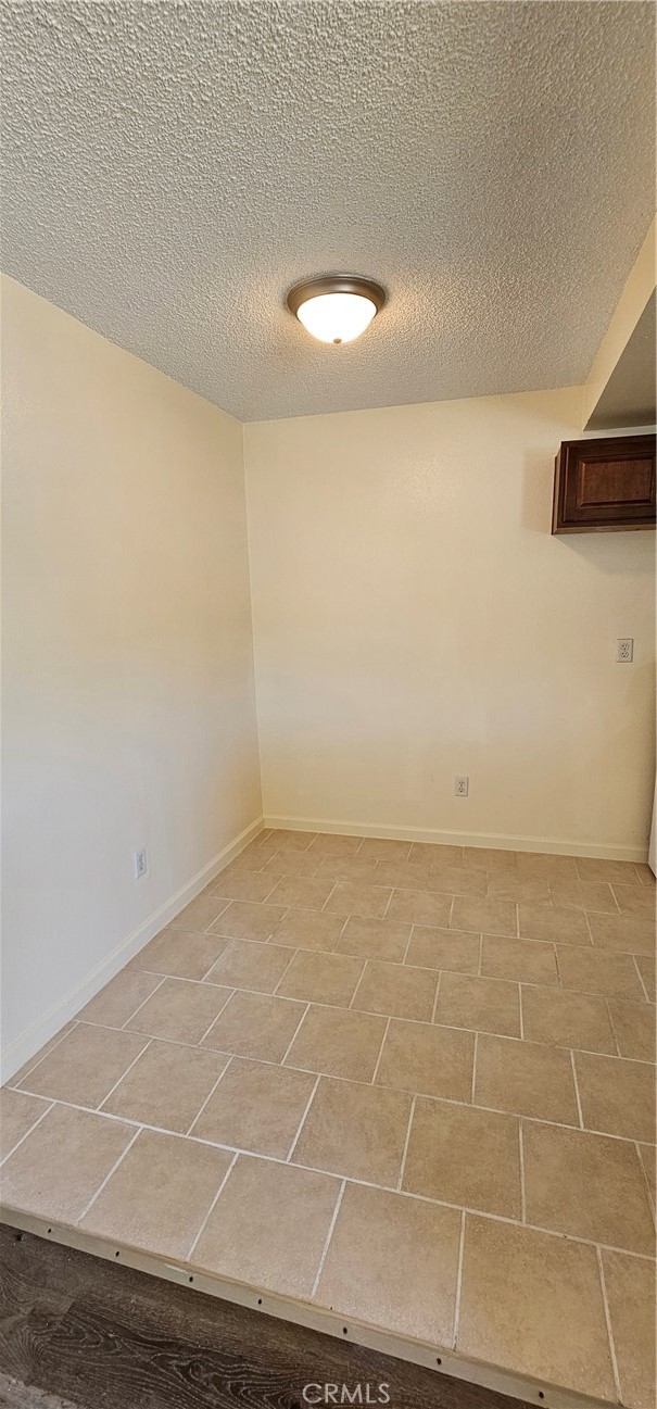 Detail Gallery Image 3 of 7 For 4211 Mountain Dr #3,  San Bernardino,  CA 92407 - 2 Beds | 1 Baths