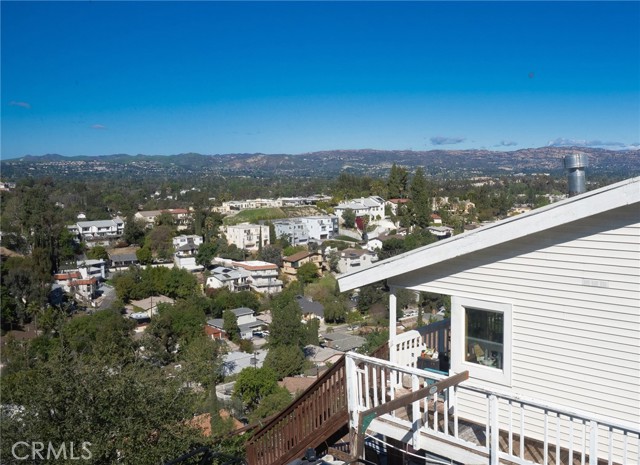 Detail Gallery Image 18 of 28 For 5177 Medina Rd, Woodland Hills,  CA 91364 - 3 Beds | 3 Baths