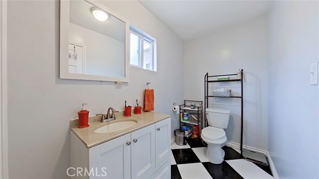 5633 Denny photo 35