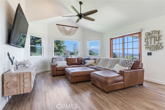 13288 Oak Crest Drive, Yucaipa CA: https://media.crmls.org/medias/b5a71c8f-67f0-48bc-98fb-f0a489180102.jpg