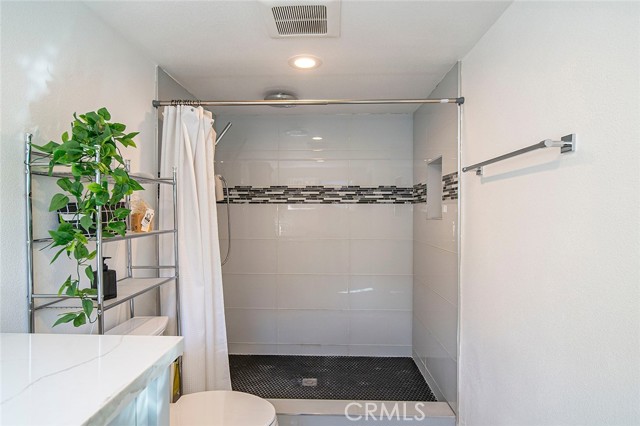 Detail Gallery Image 14 of 38 For 3581 Kemble Ave, Long Beach,  CA 90808 - 3 Beds | 2/1 Baths