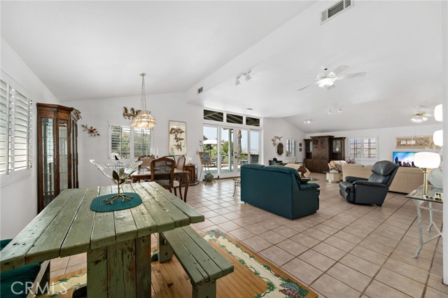 40555 Benji Lane, Hemet CA: https://media.crmls.org/medias/b5a7afb5-fbec-4d4c-8a64-07b825d4ee5c.jpg
