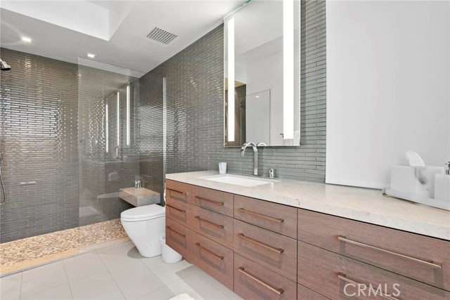 Detail Gallery Image 21 of 27 For 2108 E Oceanfront, Newport Beach,  CA 92661 - 5 Beds | 5/1 Baths