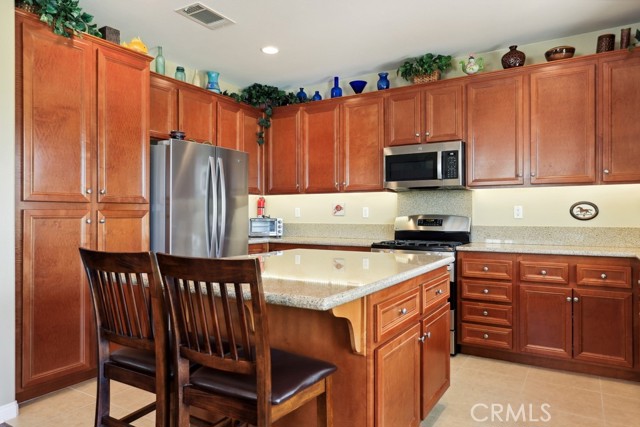 Detail Gallery Image 10 of 53 For 1556 Bloomington, Beaumont,  CA 92223 - 3 Beds | 2 Baths