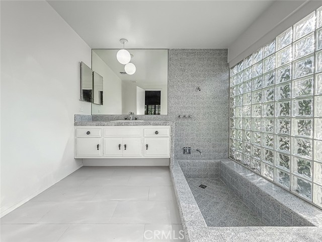 Detail Gallery Image 24 of 51 For 17533 Marilla St, Northridge,  CA 91325 - 3 Beds | 2/1 Baths