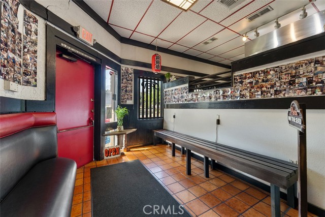 320 W Foothill Blvd, Upland CA: https://media.crmls.org/medias/b5ab57b7-1a26-46ed-833f-1f43162ae22e.jpg