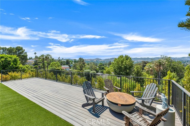 23241 Aetna Street, Woodland Hills CA: https://media.crmls.org/medias/b5ab6be2-f0c6-446c-a180-8e7e12d15339.jpg
