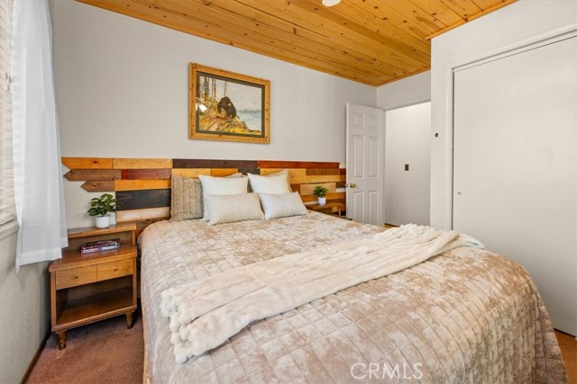 755 Holmes Lane, Sugarloaf CA: https://media.crmls.org/medias/b5abad2d-714a-4436-99f9-819169cfef28.jpg