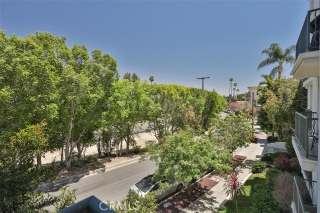 Detail Gallery Image 31 of 43 For 13030 Valleyheart Drive #101,  Studio City,  CA 91604 - 2 Beds | 2/1 Baths