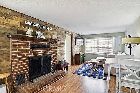 https://media.crmls.org/medias/b5abf7f7-4398-4b0c-93ce-447669f6b170.jpg?preset=X-Large