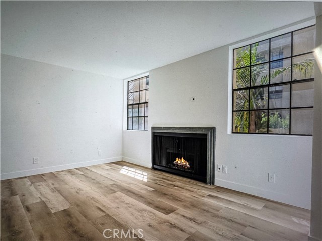 Detail Gallery Image 3 of 19 For 750 N Kings Rd #105,  West Hollywood,  CA 90069 - 1 Beds | 1 Baths