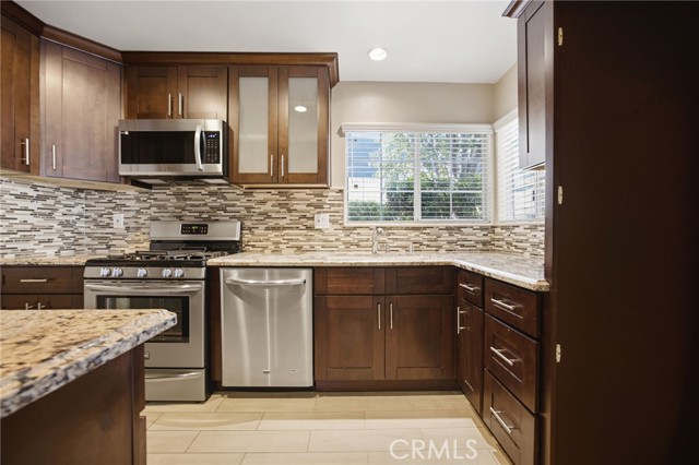 19208 Hamlin Street, 5 photo 32