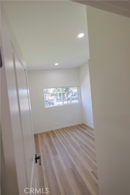 2122 W 10th Street, Santa Ana CA: https://media.crmls.org/medias/b5ac6689-b217-479b-adc6-82cebe15084f.jpg