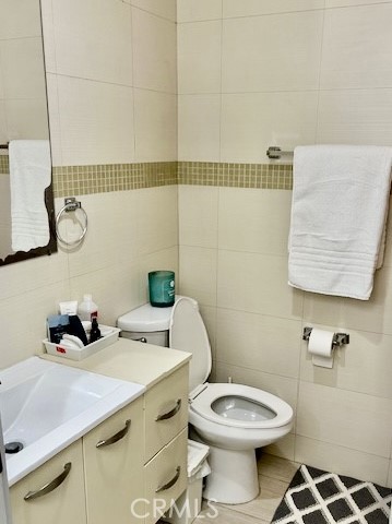Detail Gallery Image 6 of 11 For 957 S Gramercy Dr #102,  Los Angeles,  CA 90019 - 2 Beds | 2 Baths