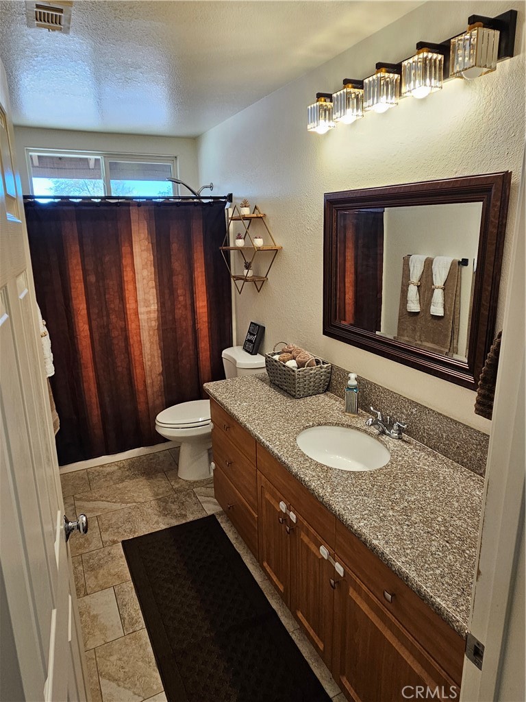https://media.crmls.org/medias/b5ae6292-c72f-4ded-82b7-40ba0a24ec04.jpg?preset=X-Large
