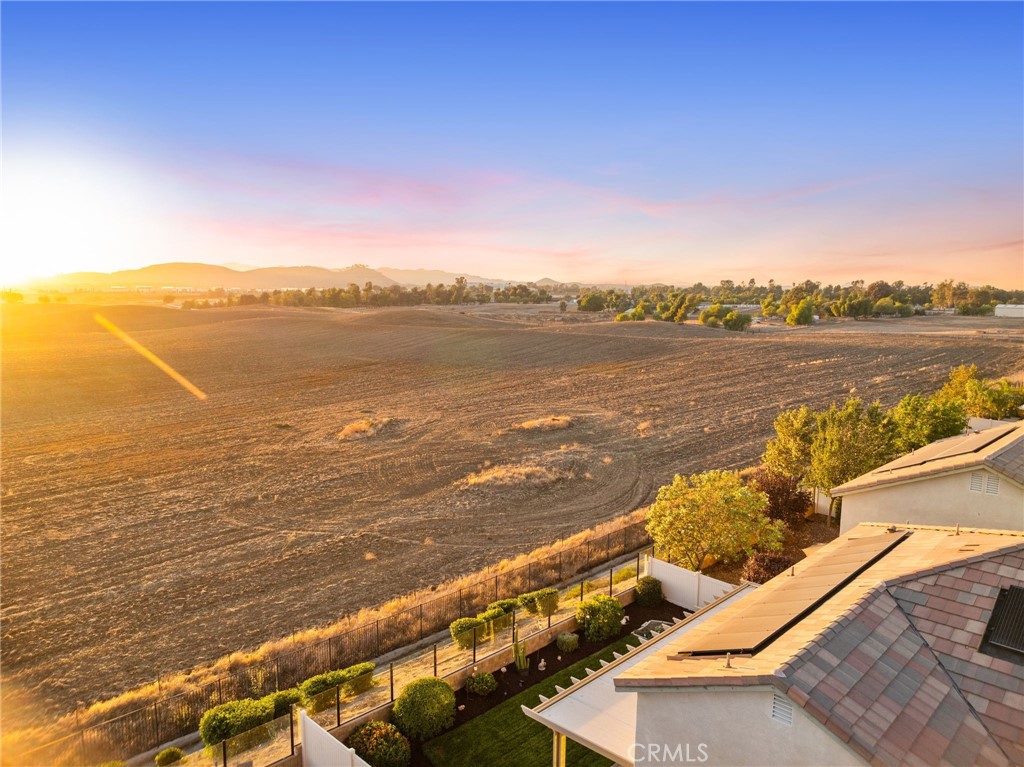 https://media.crmls.org/medias/b5aee3dd-1954-4634-8551-3fa9a3918d80.jpg?preset=X-Large