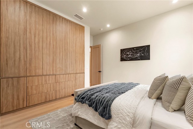 Detail Gallery Image 38 of 58 For 5525 Carpenter Ave, Valley Village,  CA 91607 - 5 Beds | 6/1 Baths