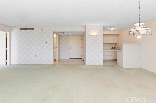 24055 Paseo Del Lago, Laguna Woods CA: https://media.crmls.org/medias/b5af1127-0209-4226-b70d-9f65c2b8d72d.jpg