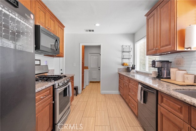 19545 Seneca Road, Apple Valley CA: https://media.crmls.org/medias/b5af5d47-66ad-4ce1-8362-07f58895cf38.jpg
