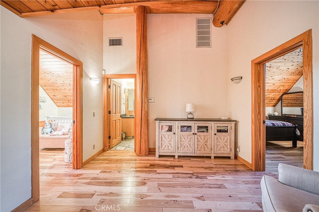 https://media.crmls.org/medias/b5b06547-869d-43a1-a47e-a55771a484bd.jpg?preset=X-Large