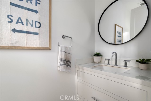 Detail Gallery Image 16 of 65 For 400 40th Street, Newport Beach,  CA 92663 - 7 Beds | 6/2 Baths