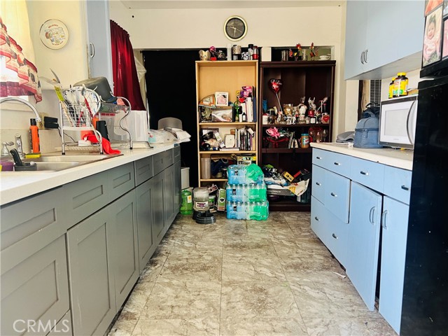 122 E Pioneer Avenue, Redlands CA: https://media.crmls.org/medias/b5b0cc68-8752-43f7-b38c-f1a8170b616e.jpg