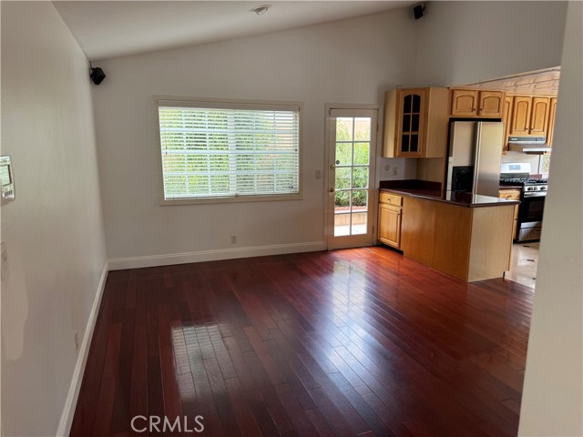 Detail Gallery Image 3 of 9 For 10116 Viking, Northridge,  CA 91324 - 3 Beds | 2 Baths