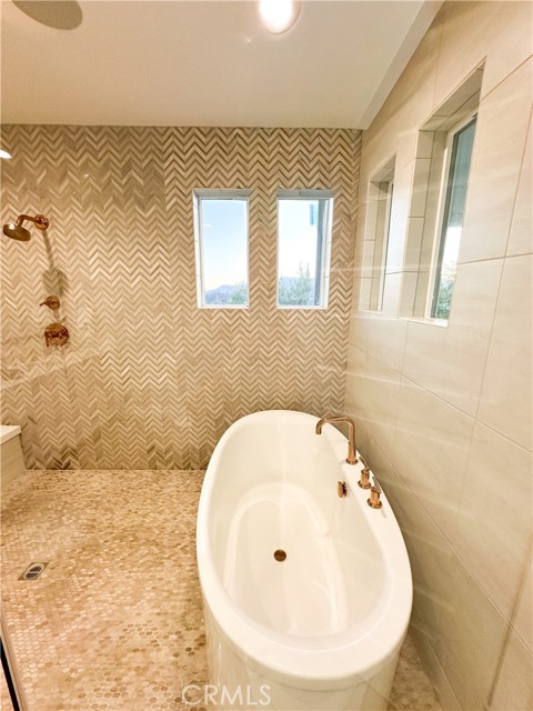 Detail Gallery Image 39 of 48 For 12039 Estrella Pl, Porter Ranch,  CA 91326 - 5 Beds | 5 Baths