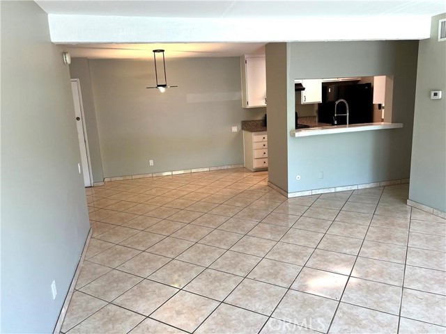 Detail Gallery Image 2 of 8 For 5460 White Oak Ave #G210,  Encino,  CA 91316 - 2 Beds | 2 Baths