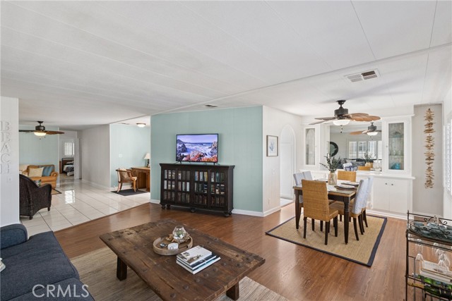 20701 Beach Boulevard, Huntington Beach CA: https://media.crmls.org/medias/b5b3f64d-ce28-4c7b-ac9c-e60f82ffd567.jpg