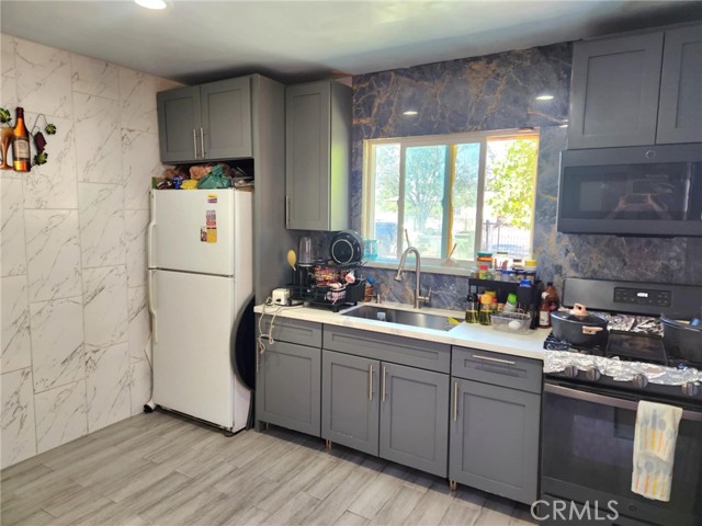 Detail Gallery Image 39 of 47 For 8626 Laurel Canyon Bld, Sun Valley,  CA 91352 - 5 Beds | 3 Baths