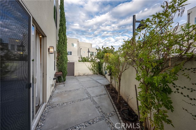 177 Frame, Irvine CA: https://media.crmls.org/medias/b5b4c076-9fd9-4f98-879c-7983b45ee982.jpg