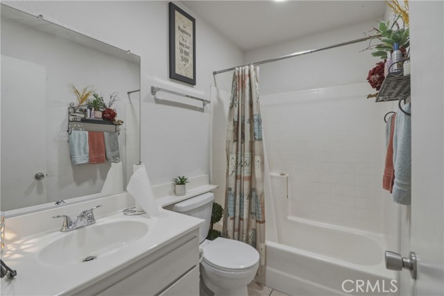 Detail Gallery Image 8 of 23 For 13886 San Gorgonio, Victorville,  CA 92392 - 2 Beds | 2 Baths