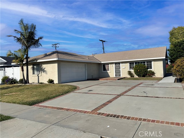 14332 Thunderbird Circle, Huntington Beach CA: https://media.crmls.org/medias/b5b5ab1d-0cbc-40a4-bee9-f57cc67d3ee1.jpg