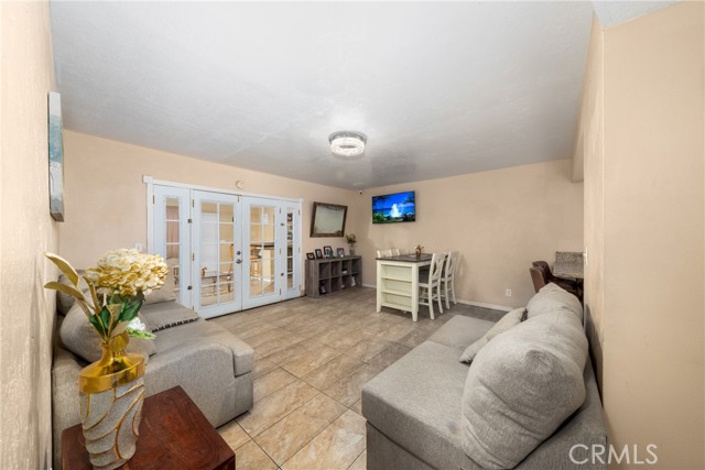 Detail Gallery Image 11 of 28 For 5945 Mckinley Ave, San Bernardino,  CA 92404 - 5 Beds | 2 Baths