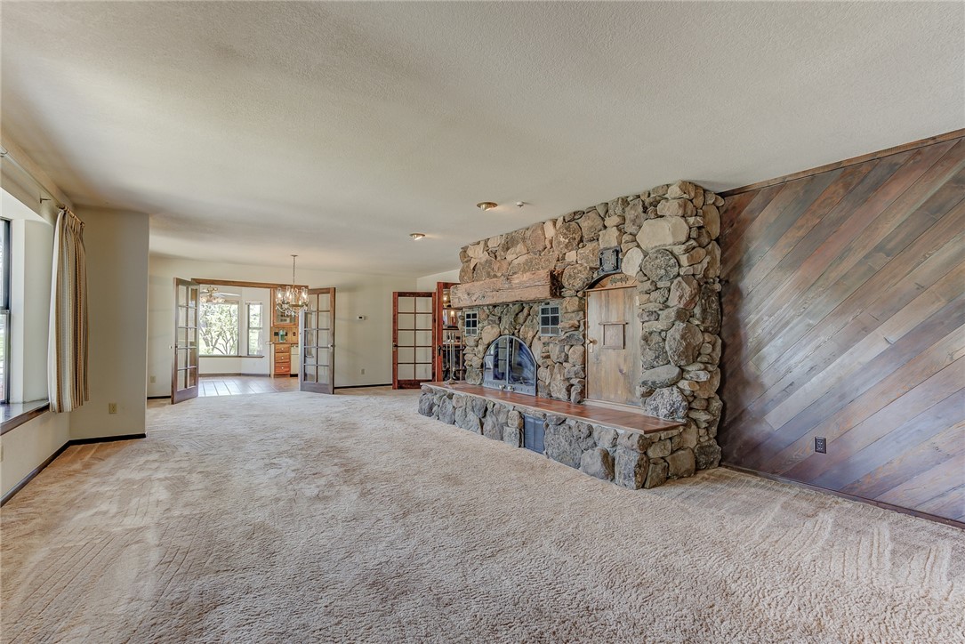 Detail Gallery Image 16 of 73 For 9809 N. Old Stage Road, Weed,  CA 96094 - 4 Beds | 3/1 Baths