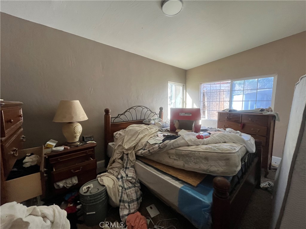 https://media.crmls.org/medias/b5b660b9-e160-4e67-a6f4-dcf37cdef77b.jpg?preset=X-Large