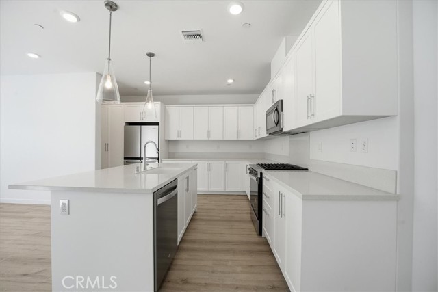 Detail Gallery Image 10 of 32 For 2392 Haley Point Drive #103,  Ventura,  CA 93003 - 2 Beds | 2/1 Baths