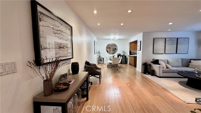 Detail Gallery Image 3 of 34 For 645 Westmount Dr #211,  West Hollywood,  CA 90069 - 1 Beds | 1 Baths