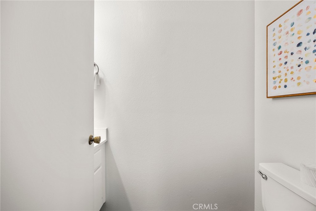 https://media.crmls.org/medias/b5b6d4d3-1316-4ff5-83e2-8168be4e8274.jpg?preset=X-Large