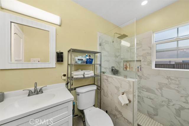 12343 Rives Avenue, Downey CA: https://media.crmls.org/medias/b5b6eff0-b90a-4078-a8ec-74722eae153b.jpg