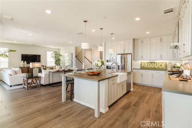 Detail Gallery Image 15 of 75 For 18108 Esker Ln, Canyon Country,  CA 91350 - 5 Beds | 3 Baths