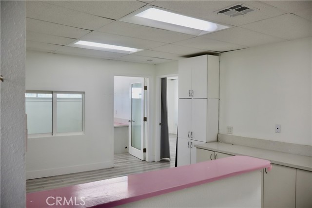 Detail Gallery Image 4 of 25 For 6016 Fallbrook Ave #200,  Woodland Hills,  CA 91367 - 4 Beds | – Baths