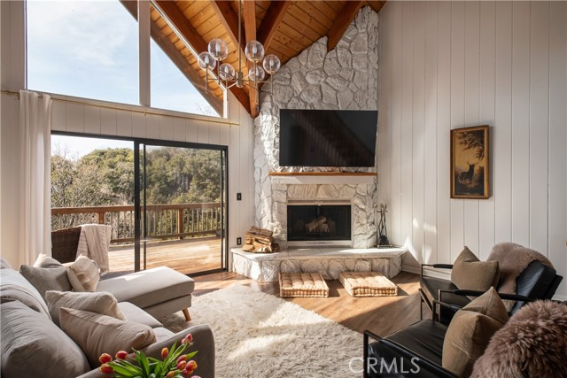 Detail Gallery Image 1 of 26 For 28627 Manitoba Dr, Lake Arrowhead,  CA 92352 - 3 Beds | 3/1 Baths