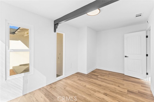 325 Echo Court, San Bernardino CA: https://media.crmls.org/medias/b5b7dcec-057e-4e03-b26f-87cbd09cfe6f.jpg