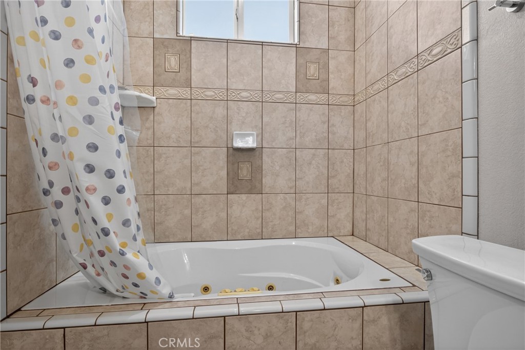 https://media.crmls.org/medias/b5ba3635-94a4-482a-aba2-7ed2de0d65b8.jpg?preset=X-Large
