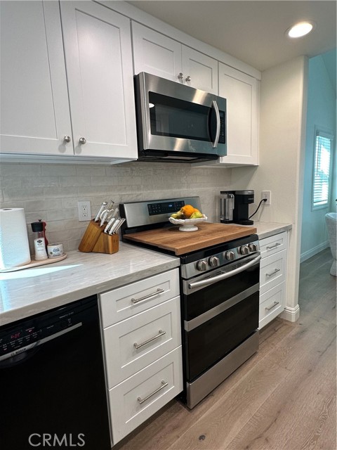 Detail Gallery Image 13 of 33 For 608 Poinsettia Ave #B,  Corona Del Mar,  CA 92625 - 2 Beds | 2 Baths