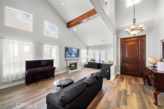 19025 Bayhill Lane, Huntington Beach CA: https://media.crmls.org/medias/b5baedcb-5687-4f7e-bf5b-c5c828604b37.jpg