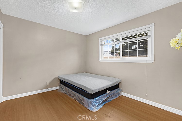 https://media.crmls.org/medias/b5bc07b0-2a3d-45ea-bc3f-d3cb137bd1da.jpg?preset=X-Large